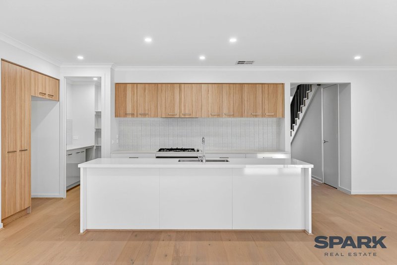 Photo - 24 Mosman Circuit, Tarneit VIC 3029 - Image 3