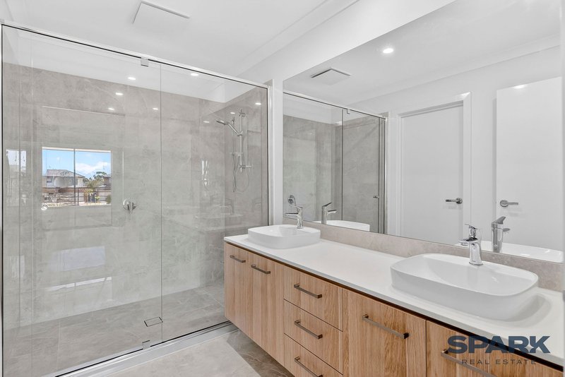 Photo - 24 Mosman Circuit, Tarneit VIC 3029 - Image 7