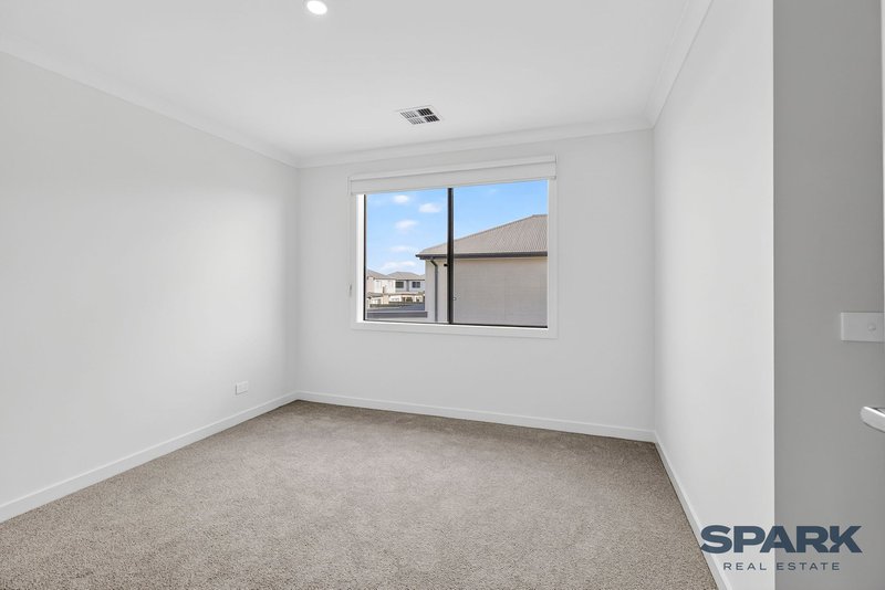 Photo - 24 Mosman Circuit, Tarneit VIC 3029 - Image 8