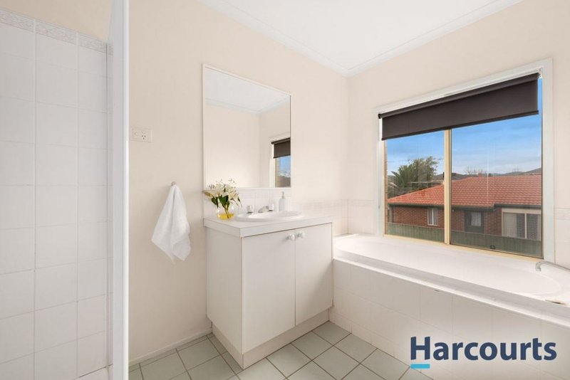 Photo - 24 Mosman Close, Wantirna South VIC 3152 - Image 7