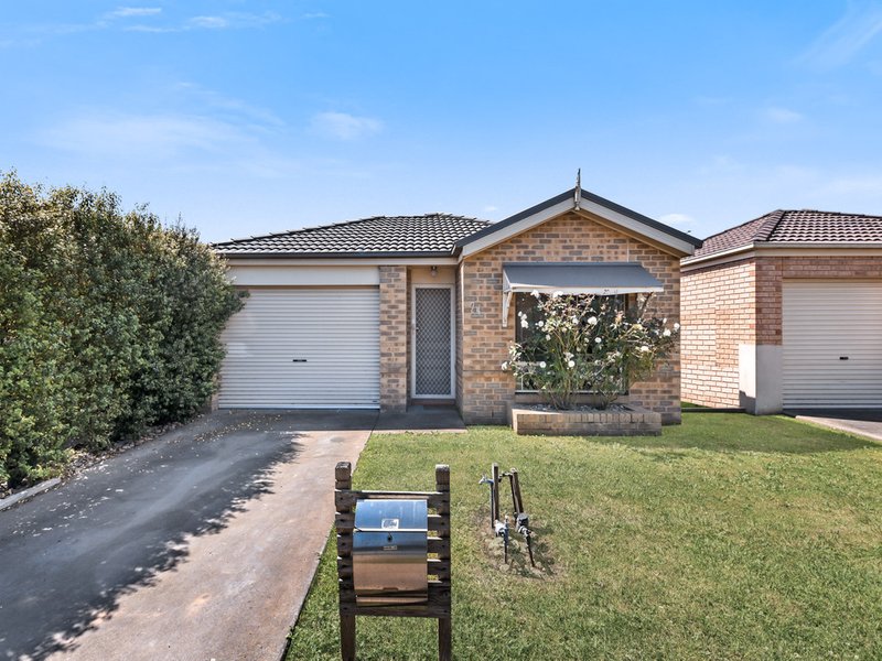 24 Mossman Drive, Cranbourne East VIC 3977