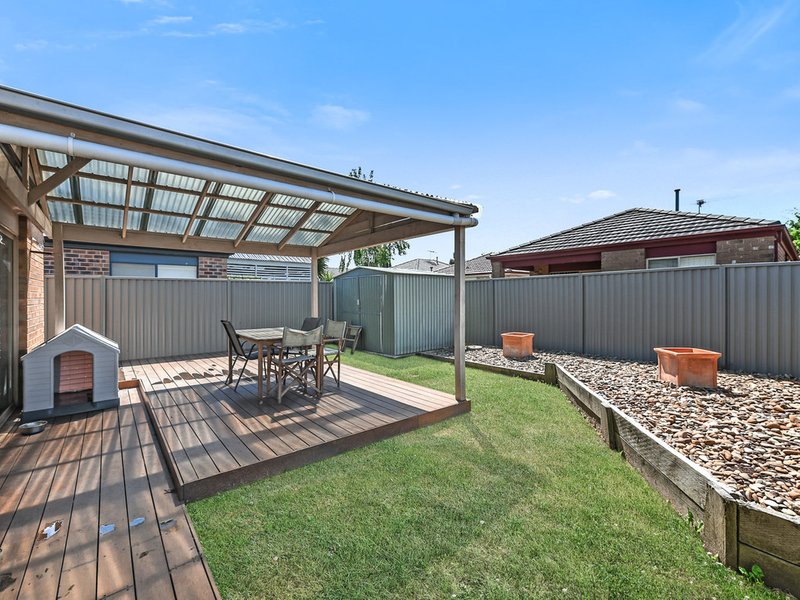 Photo - 24 Mossman Drive, Cranbourne East VIC 3977 - Image 13