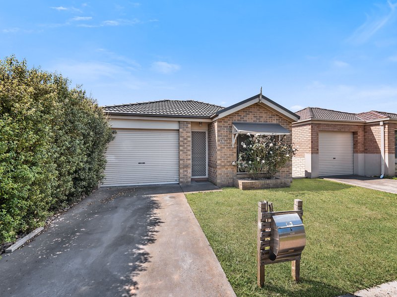 Photo - 24 Mossman Drive, Cranbourne East VIC 3977 - Image 15