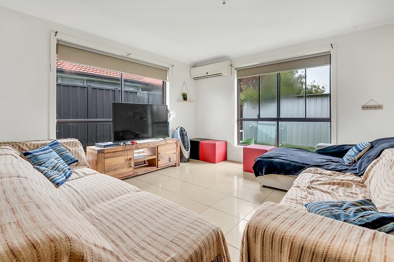 Photo - 2/4 Munro Court, Meadow Heights VIC 3048 - Image 3