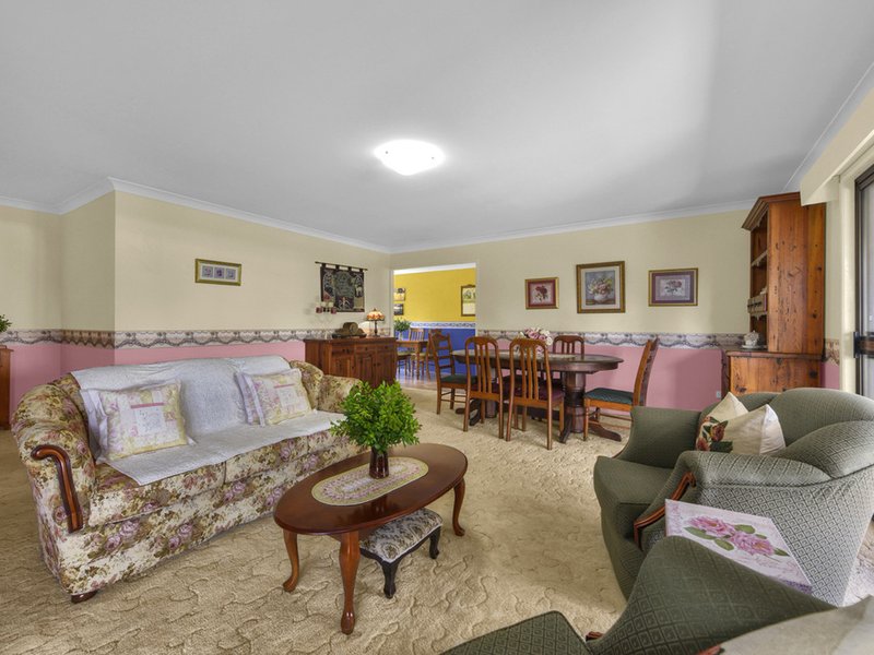 Photo - 24 Myrtle Crescent, Bridgeman Downs QLD 4035 - Image 5