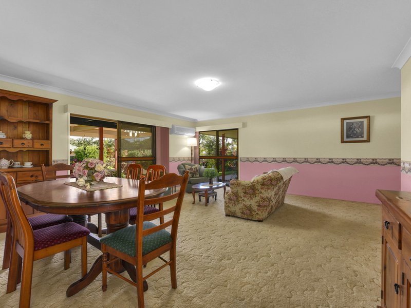 Photo - 24 Myrtle Crescent, Bridgeman Downs QLD 4035 - Image 6