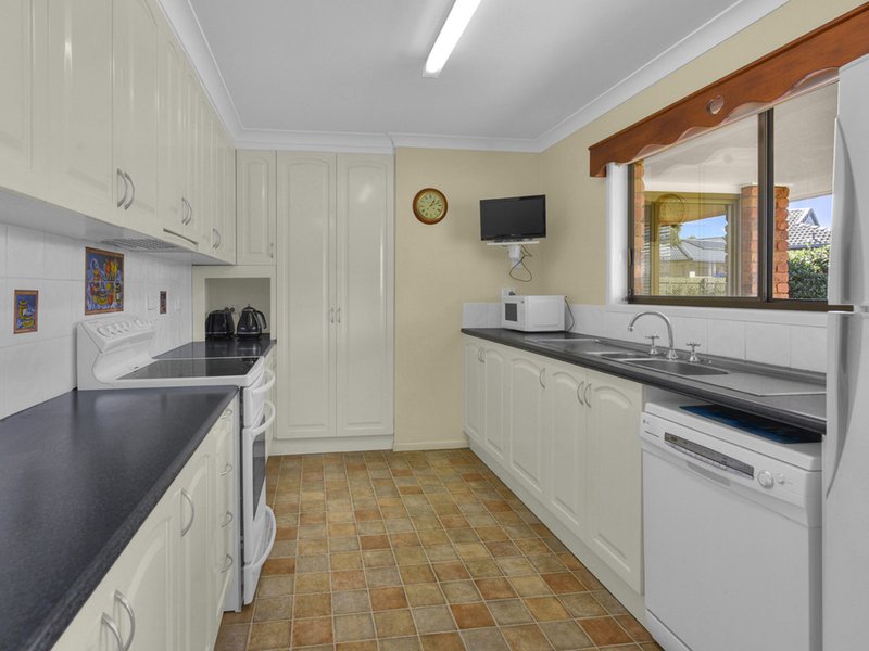 Photo - 24 Myrtle Crescent, Bridgeman Downs QLD 4035 - Image 7