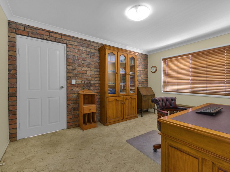 Photo - 24 Myrtle Crescent, Bridgeman Downs QLD 4035 - Image 17