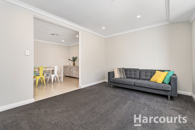 Photo - 24 Nambi Parkway, Banksia Grove WA 6031 - Image 12