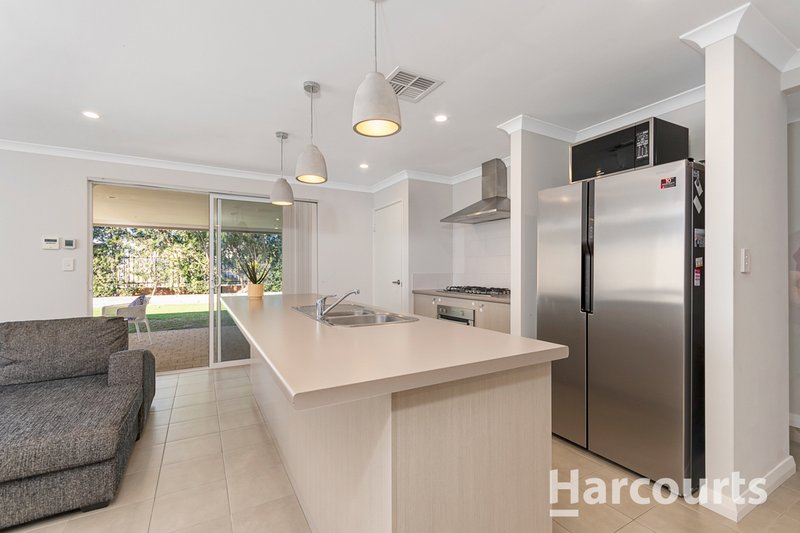 Photo - 24 Nambi Parkway, Banksia Grove WA 6031 - Image 14