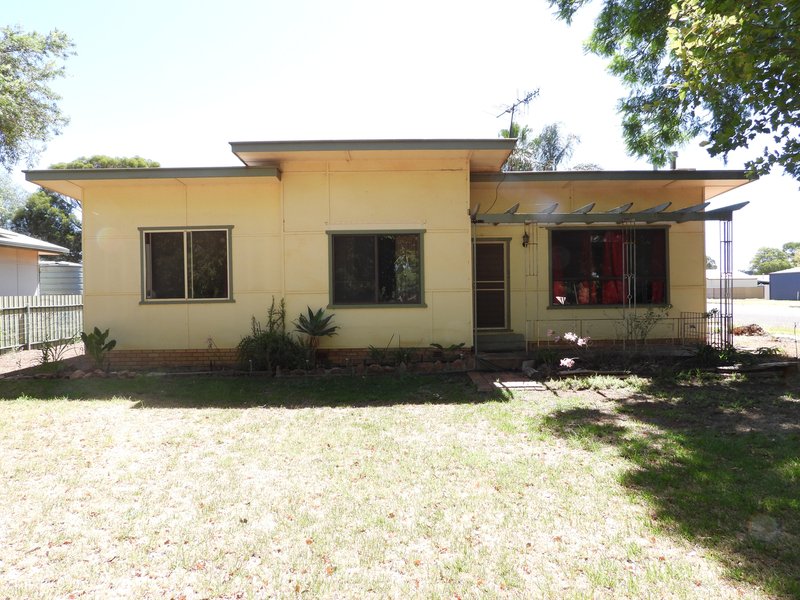 24 Napier Street, Goolgowi NSW 2652