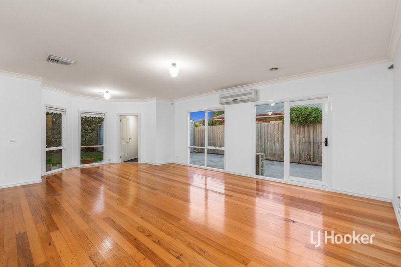 Photo - 24 Neptune Drive, Point Cook VIC 3030 - Image 7