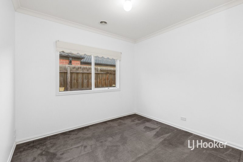 Photo - 24 Neptune Drive, Point Cook VIC 3030 - Image 10