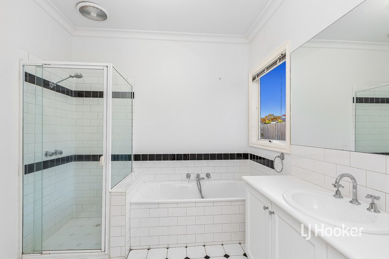 Photo - 24 Neptune Drive, Point Cook VIC 3030 - Image 11