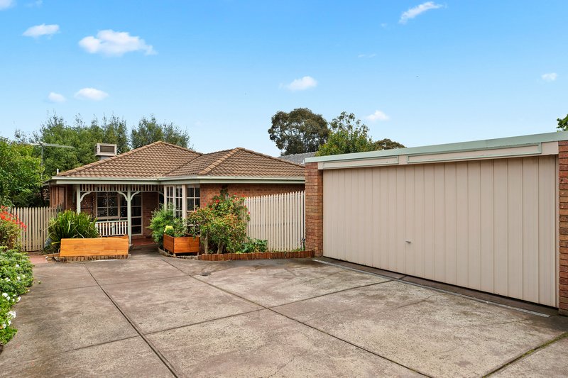 2/4 Nestor Grove, Blackburn North VIC 3130