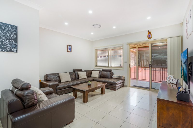 Photo - 24 Newhaven Avenue, Blacktown NSW 2148 - Image 6