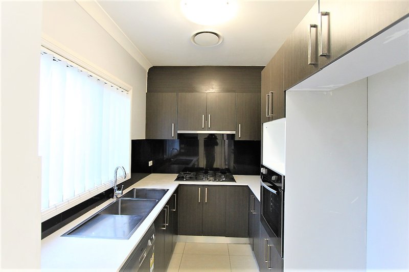 Photo - 2/4 Newton Road, Blacktown NSW 2148 - Image 4