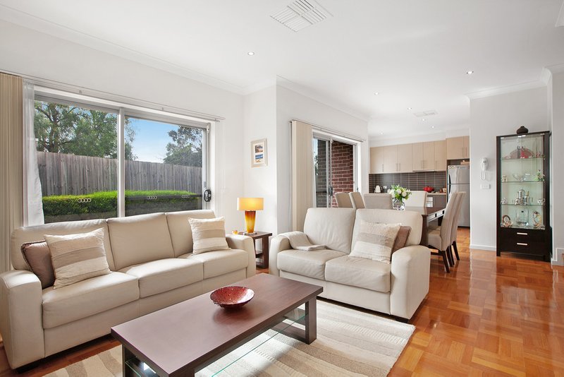 2/4 Nicholson Avenue, Reservoir VIC 3073