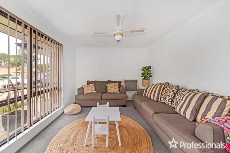 Photo - 24 Nightingale Way, Warnbro WA 6169 - Image 3