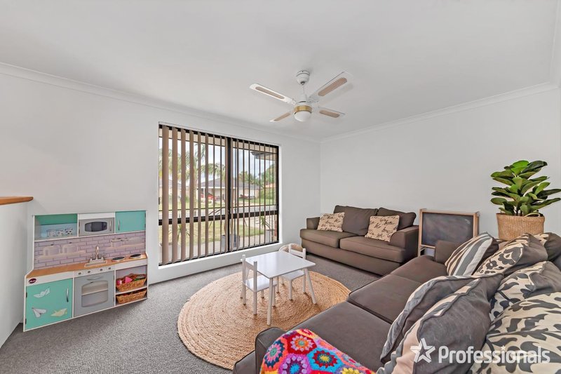 Photo - 24 Nightingale Way, Warnbro WA 6169 - Image 4