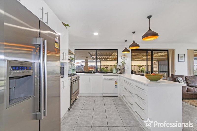 Photo - 24 Nightingale Way, Warnbro WA 6169 - Image 5