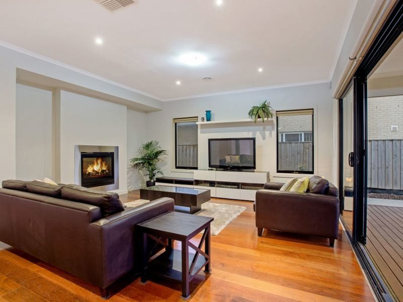 Photo - 24 North Shore Drive, Sanctuary Lakes VIC 3030 - Image 6