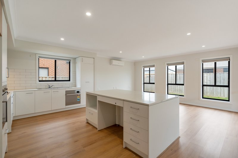 Photo - 24 Numbat Drive, Beveridge VIC 3753 - Image 14