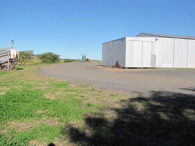 Photo - 24 Oakey Pittsworth Road, Oakey QLD 4401 - Image 16