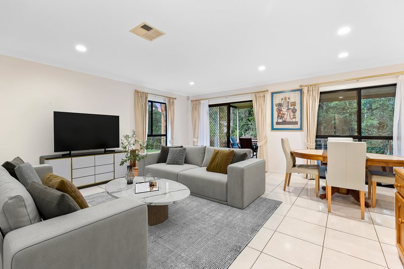 Photo - 24 Oaklands Place, Upper Kedron QLD 4055 - Image 4