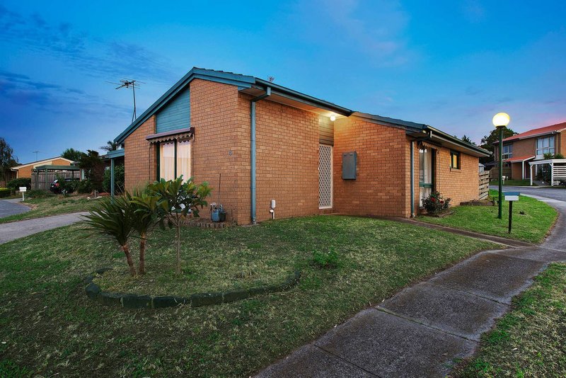 Photo - 24 Oakwood Drive, Keysborough VIC 3173 - Image 2