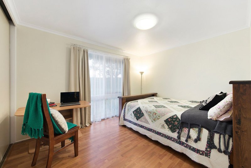 Photo - 24 Oakwood Drive, Keysborough VIC 3173 - Image 9