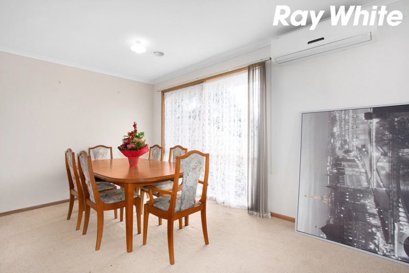 Photo - 24 Osborn Grove, Pakenham VIC 3810 - Image 4