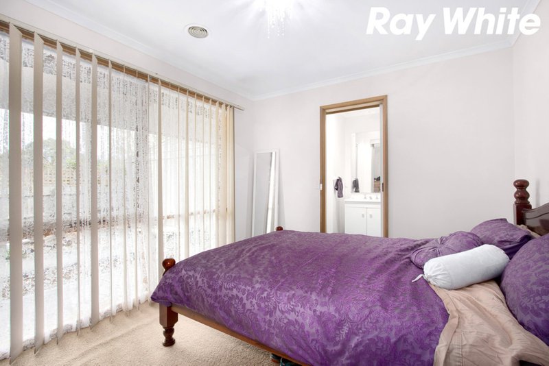 Photo - 24 Osborn Grove, Pakenham VIC 3810 - Image 9