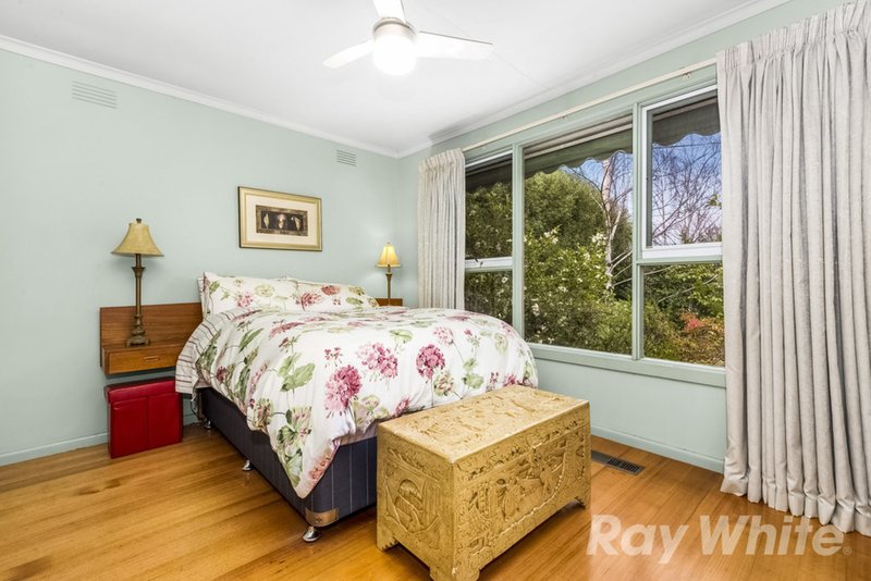 Photo - 24 Owens Avenue, Glen Waverley VIC 3150 - Image 4