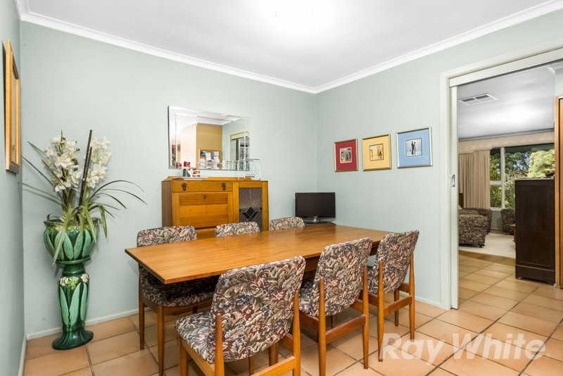 Photo - 24 Owens Avenue, Glen Waverley VIC 3150 - Image 5