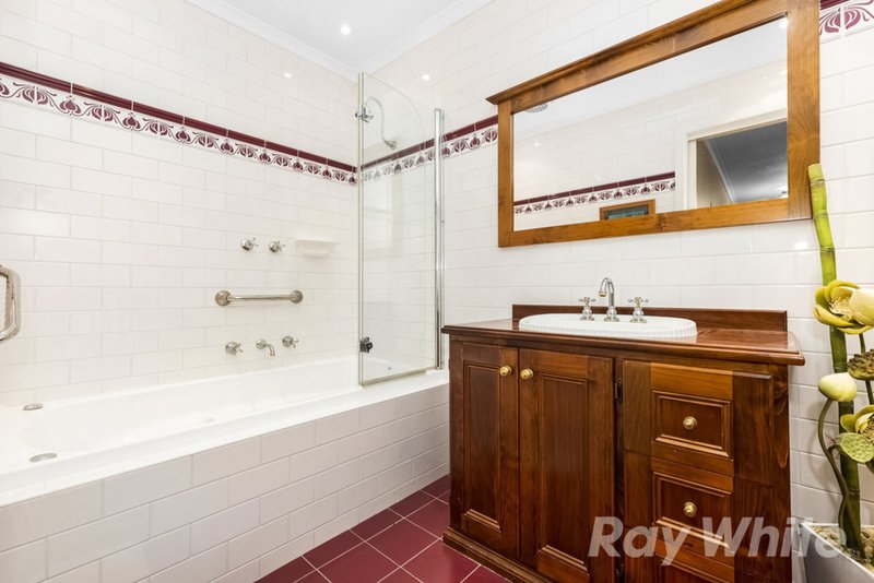 Photo - 24 Owens Avenue, Glen Waverley VIC 3150 - Image 6