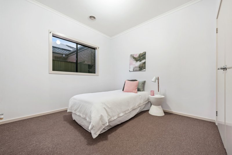 Photo - 24 Paddington Street, Craigieburn VIC 3064 - Image 9