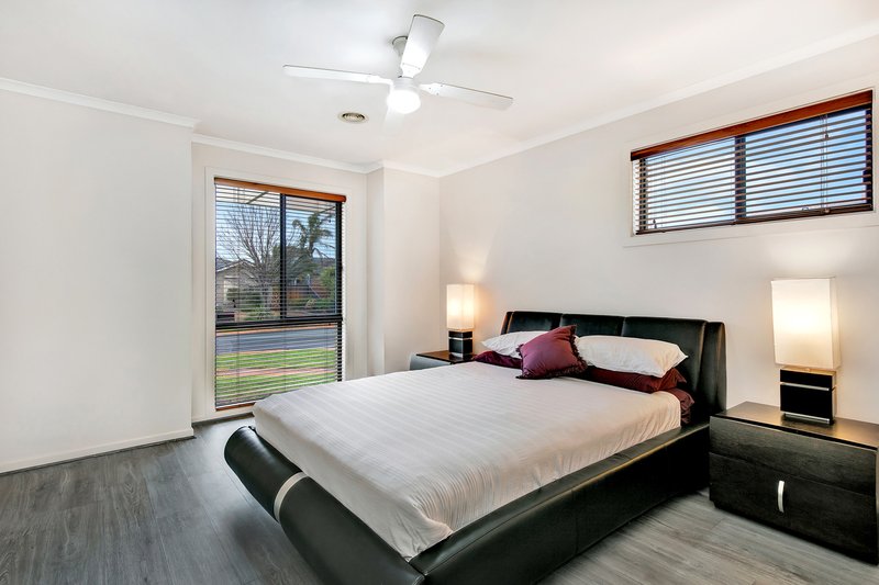 Photo - 24 Pankhurst Promenade, Point Cook VIC 3030 - Image 5