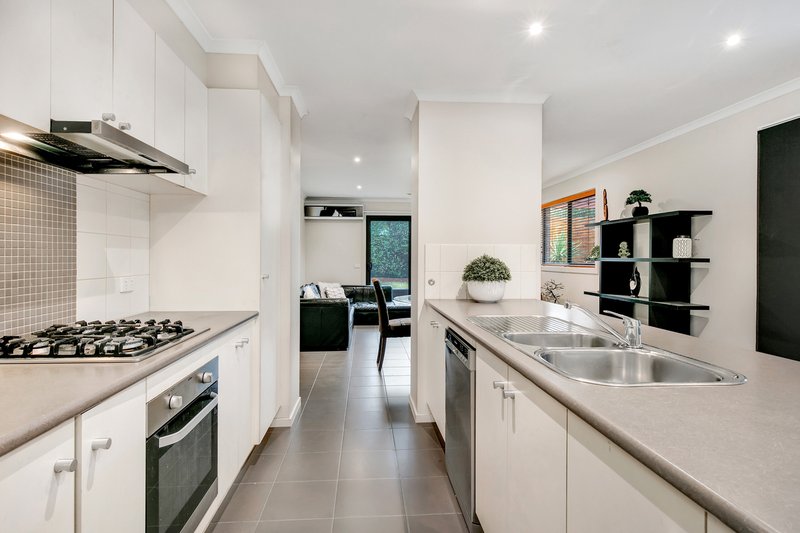Photo - 24 Pankhurst Promenade, Point Cook VIC 3030 - Image 8