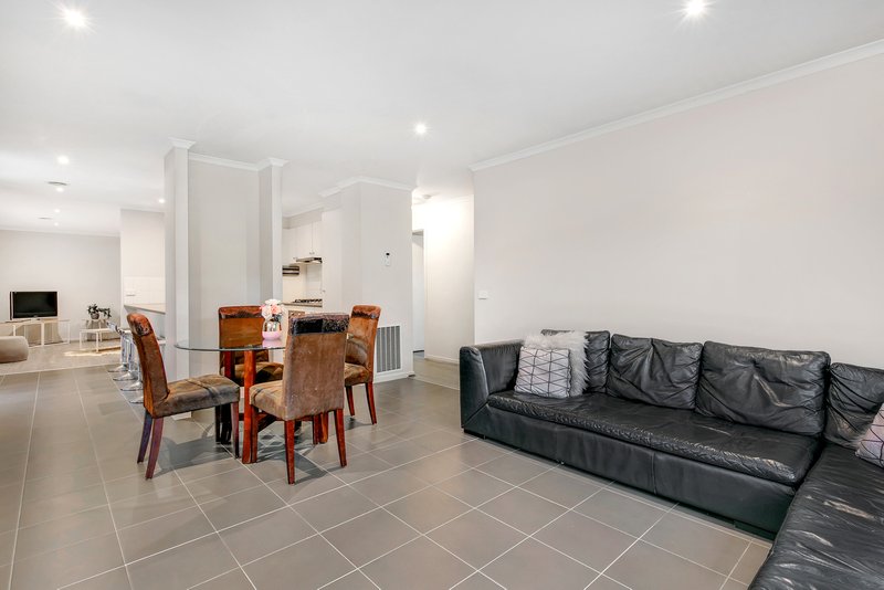 Photo - 24 Pankhurst Promenade, Point Cook VIC 3030 - Image 9
