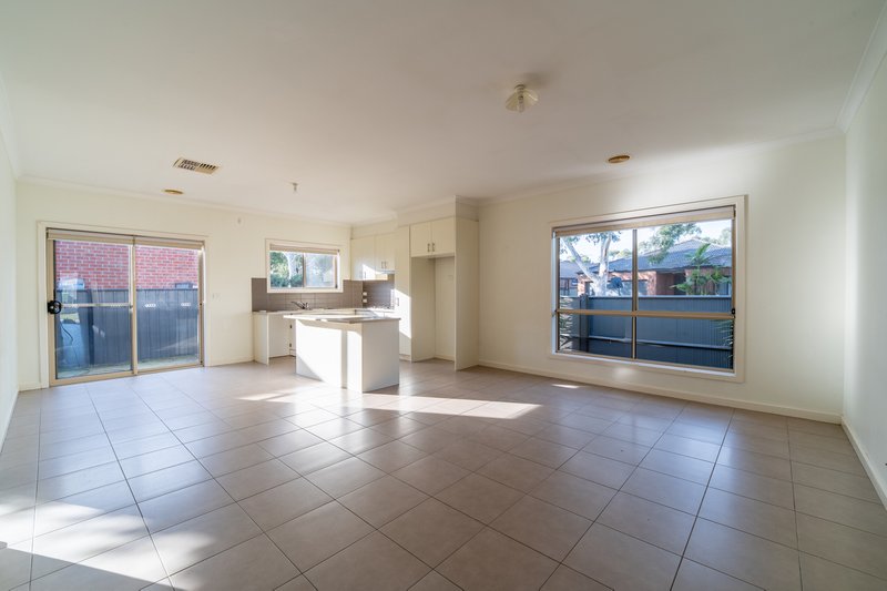 Photo - 24 Panton Gap Drive, South Morang VIC 3752 - Image 2