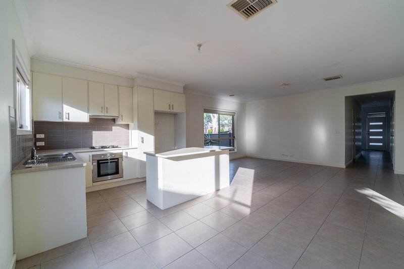 Photo - 24 Panton Gap Drive, South Morang VIC 3752 - Image 4
