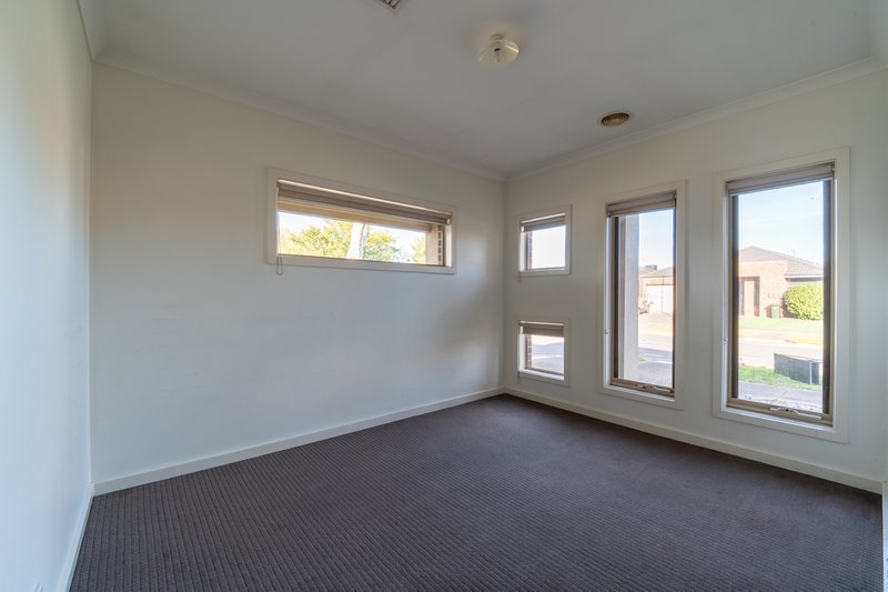 Photo - 24 Panton Gap Drive, South Morang VIC 3752 - Image 5