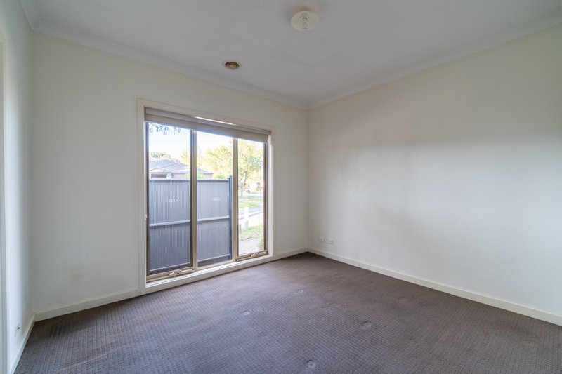 Photo - 24 Panton Gap Drive, South Morang VIC 3752 - Image 6
