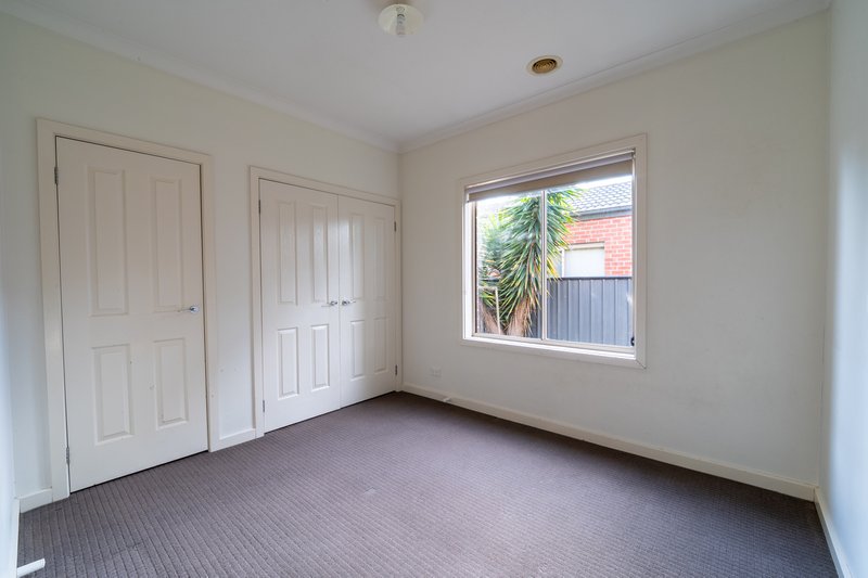 Photo - 24 Panton Gap Drive, South Morang VIC 3752 - Image 8