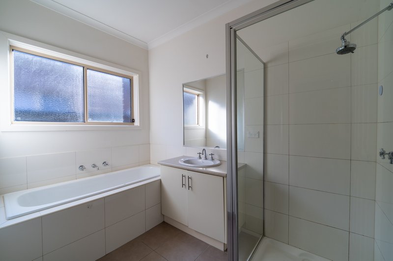 Photo - 24 Panton Gap Drive, South Morang VIC 3752 - Image 9