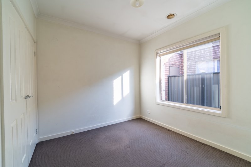 Photo - 24 Panton Gap Drive, South Morang VIC 3752 - Image 10