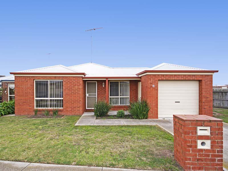 24 Paramount Crescent, St Albans Park VIC 3219