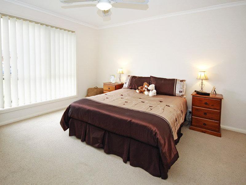 Photo - 24 Paramount Crescent, St Albans Park VIC 3219 - Image 7