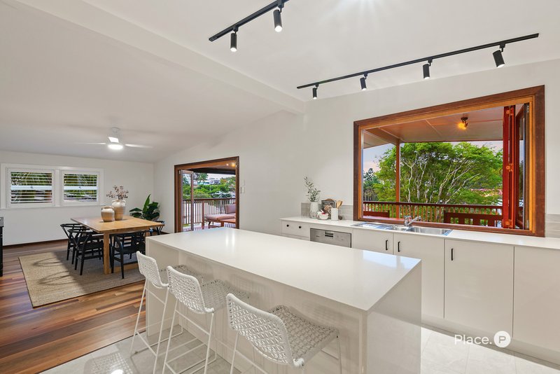 Photo - 24 Paramount Terrace, Seven Hills QLD 4170 - Image 6